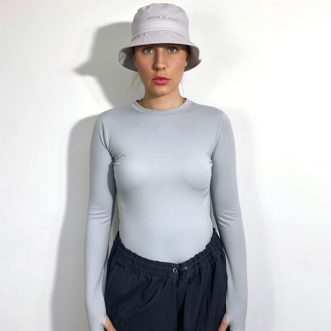 LONG SLEEVE SLIGHTLY CROPPED TEE ASH